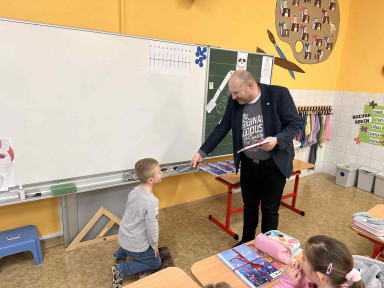 b12bf884-7a69-475b-9db3-b841d6c98903