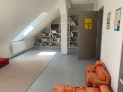 podrovní knihovnička