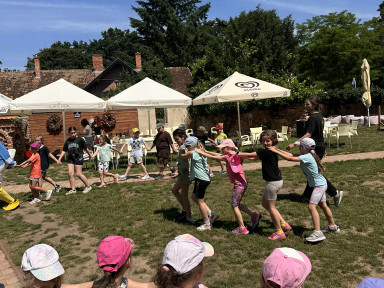 a9decd89-cf77-409b-9da4-148cf3da2985